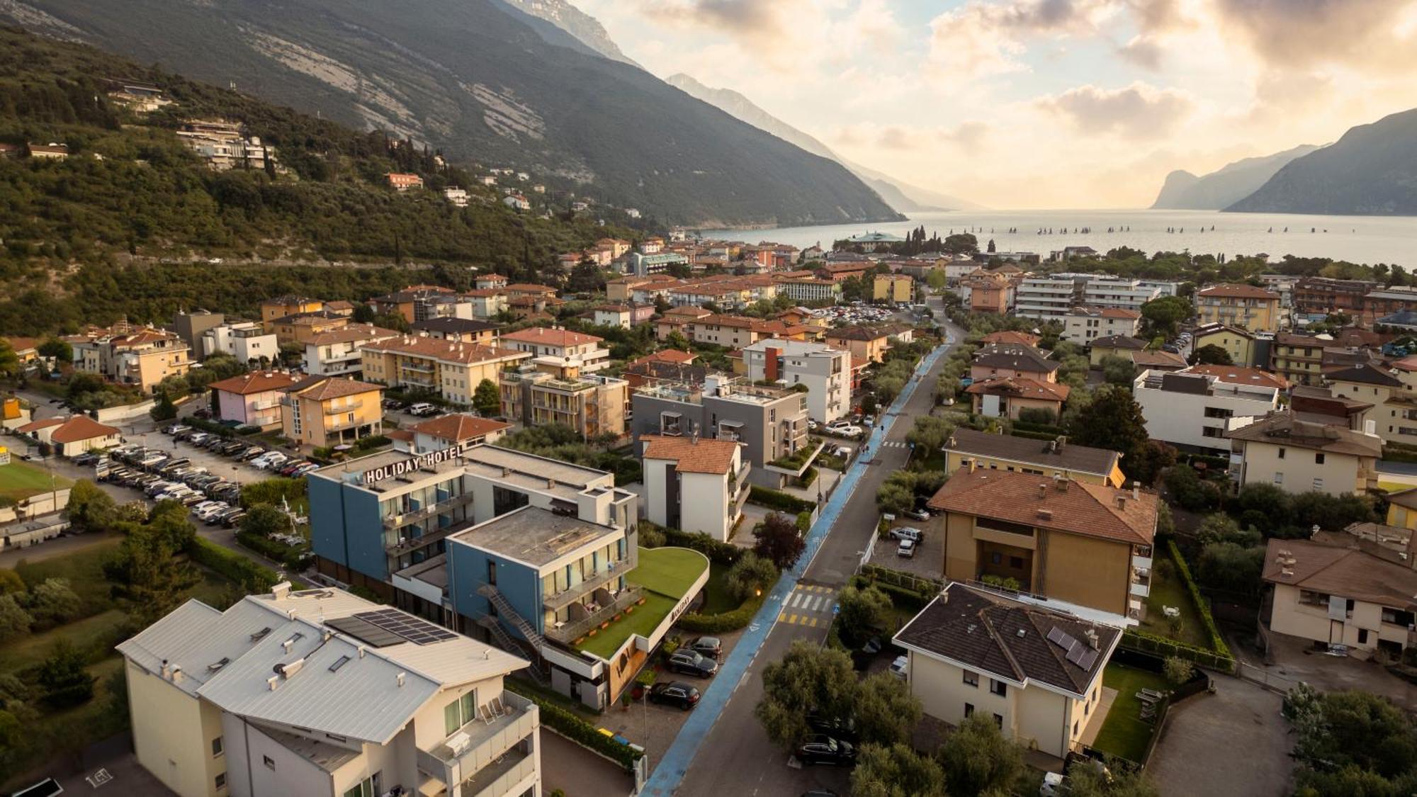 Hotel Holiday Sport & Relax Torbole Sul Garda Buitenkant foto