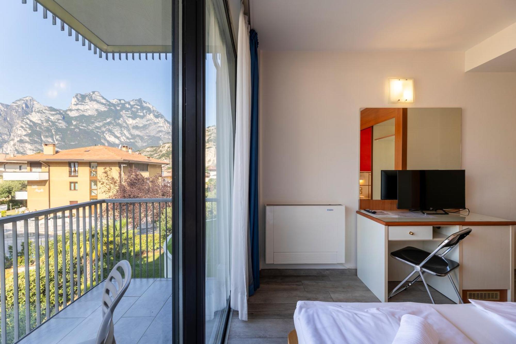 Hotel Holiday Sport & Relax Torbole Sul Garda Buitenkant foto