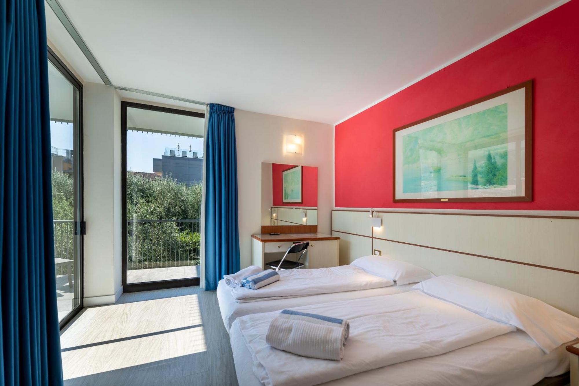 Hotel Holiday Sport & Relax Torbole Sul Garda Buitenkant foto