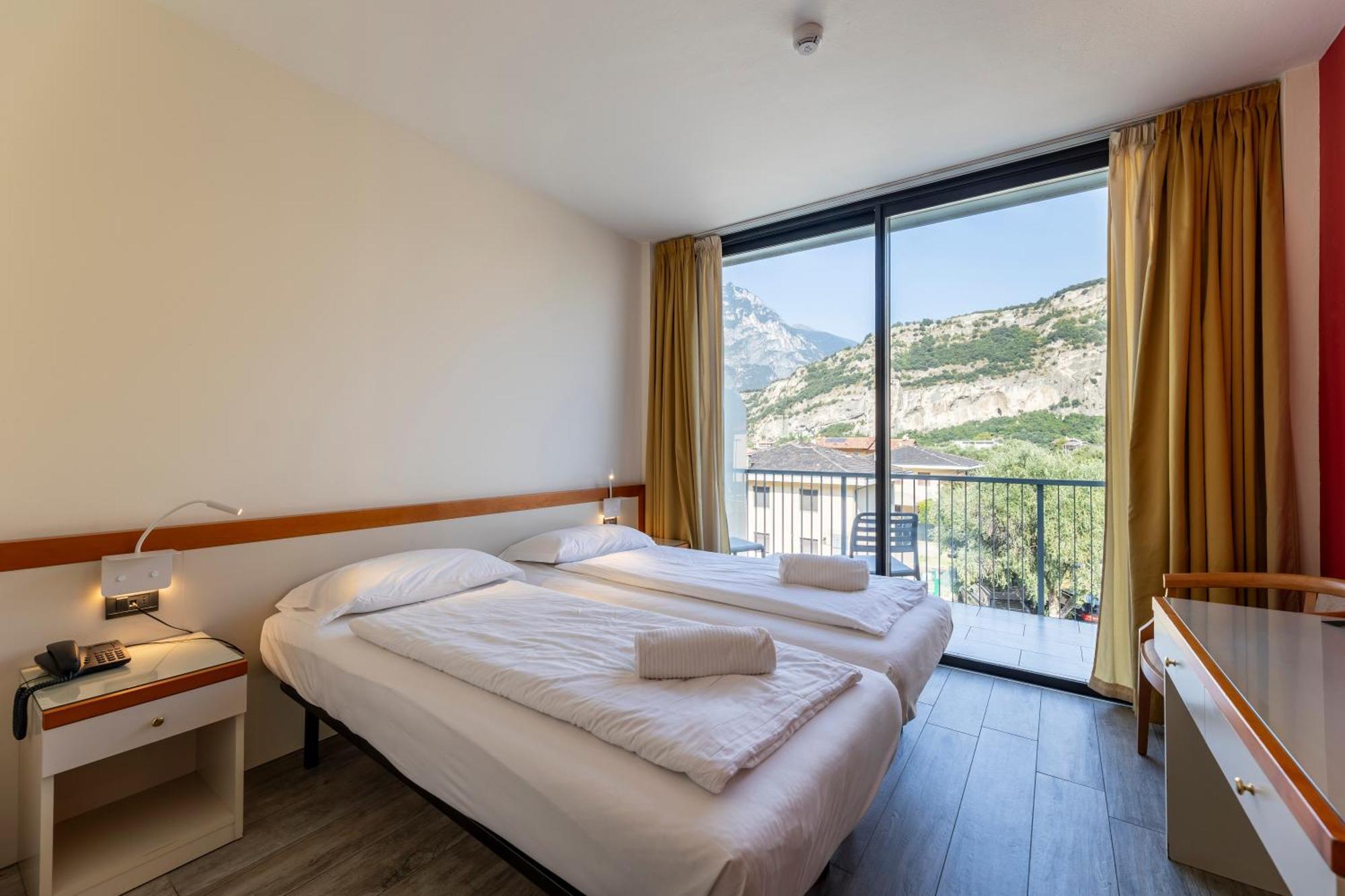 Hotel Holiday Sport & Relax Torbole Sul Garda Buitenkant foto